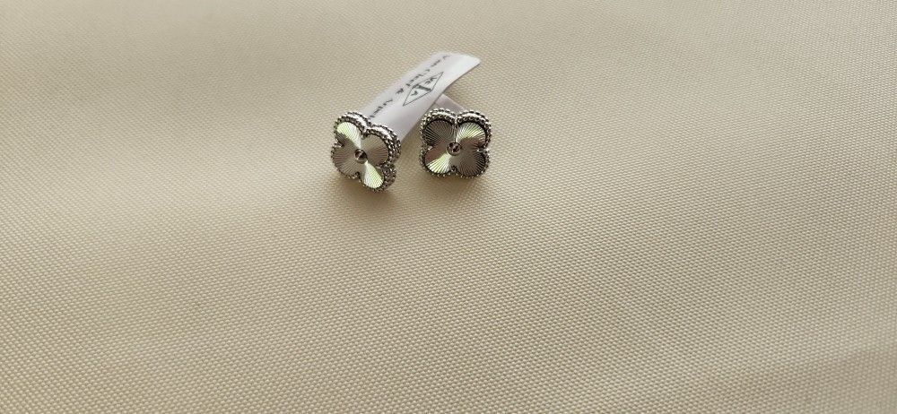 Clover Studs