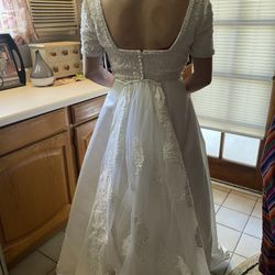New Wedding Dress Fits A 10 Or 12