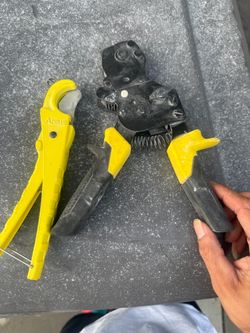 Apollo Pex B crimper and cutter