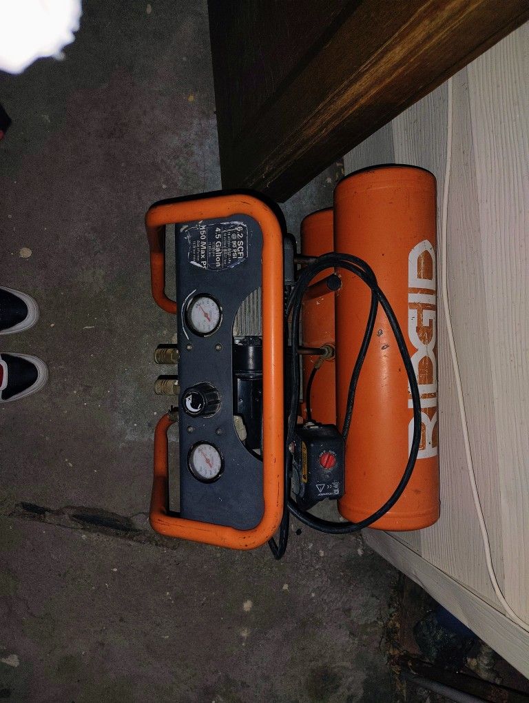 4.5 Gallong Rigid Air Compressor 150PSI