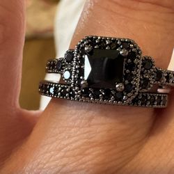 Gorgeous Black Engagement/Wedding RING SET (Size 8) *BRAND NEW!*