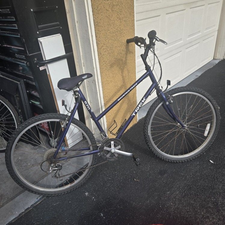 TREK MOUNTAIN BIKE  $40