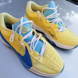 Nike Giannis Freak 5 Men's Basketball Shoes (DX4985-700, Soft Yellow/White/Light Laser Orange) Size 11.5