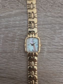 ESQ Woman's Watch Gold Tone. 