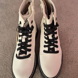 Beautiful Boots For Women's Or Girls It's Brand New Not Used It 