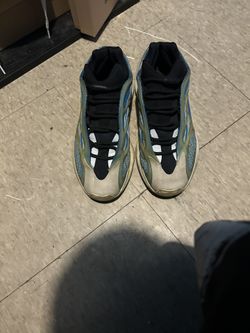 Yeezy 700 V3 Kyanite Size 10