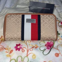 Brand New  Tommy Hilfiger Womens Wallet Make An Offer