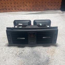 Mercedes Center, Air Vent