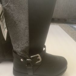 New Girls Boots Size T9  Never Worn 