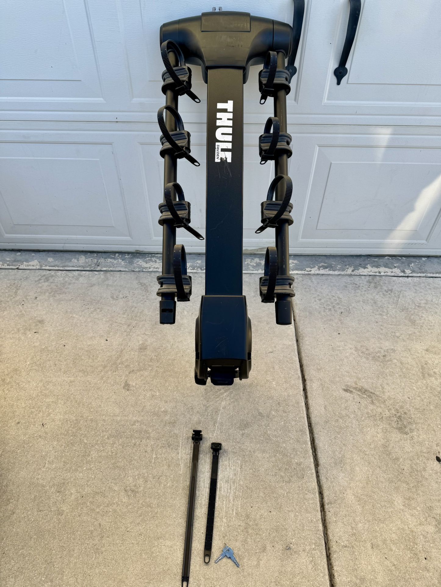 THULE APEX XT 4 BIKE RACK