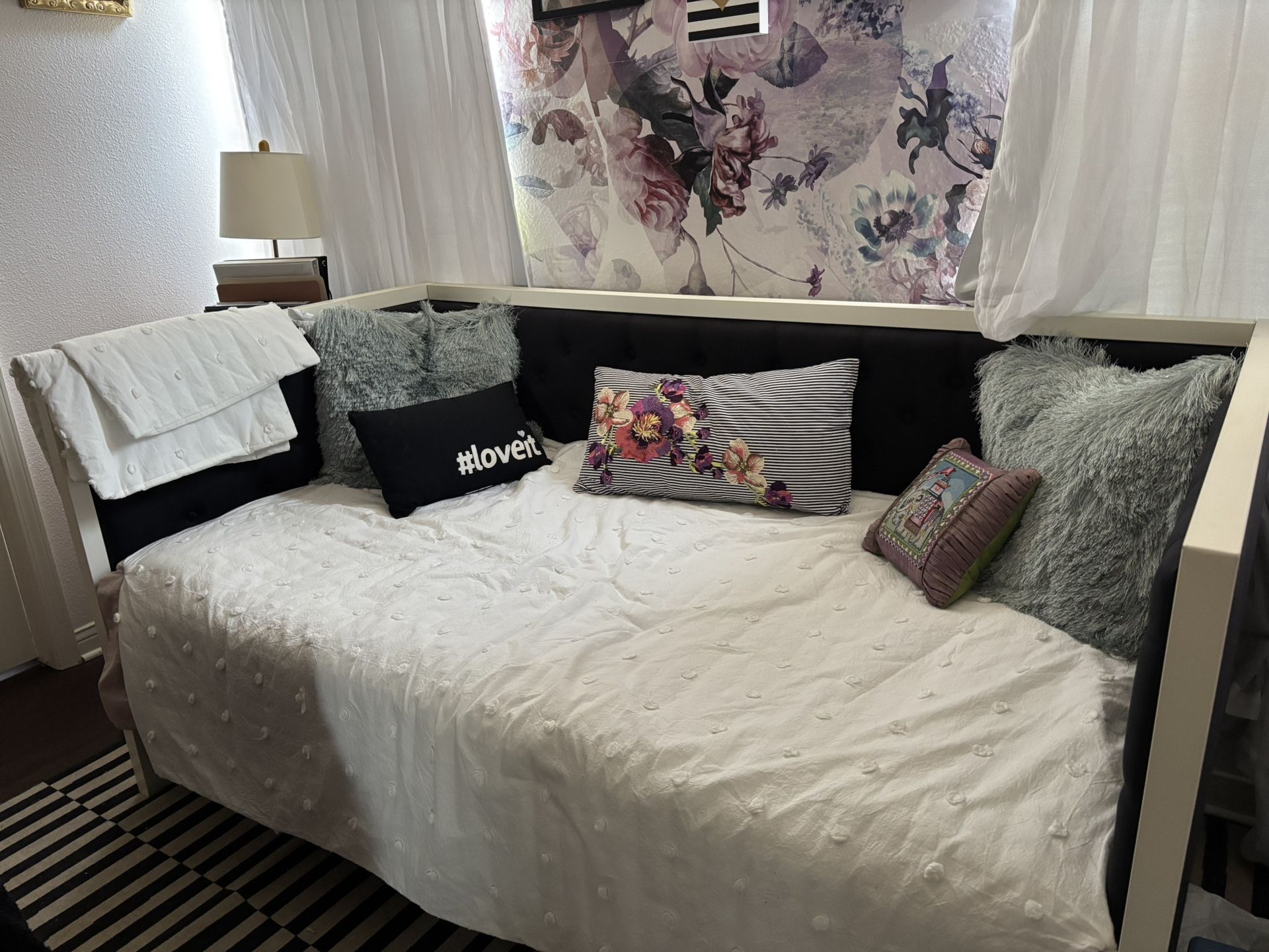 Daybed and Mattress w/ White Bedding (pillows Not Incl)