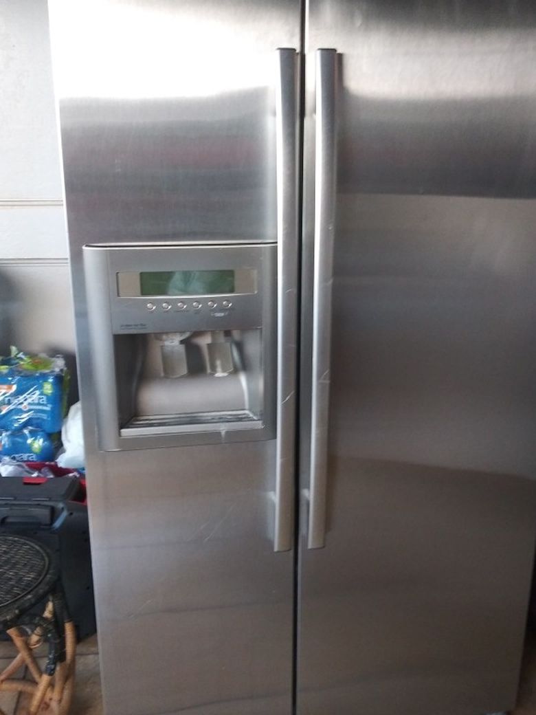 Whirlpool Refrigerator $200 