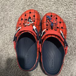 spider man crocs 