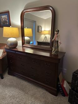 Large 9-Drawer Wood Dresser with Matching Mirror – Beautiful Condition