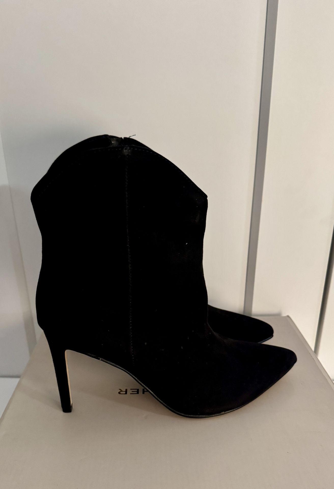 NIB Marc Fisher Revati3 Black Synthetic Suede Women's Ankle Boots, Size 8