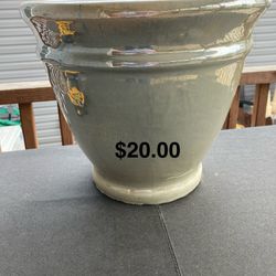Flower Pots. Prices and Measurements on Pictures. (Johnstown Ohio)