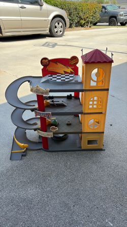 Lighting McQueen garage