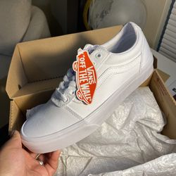 NWT Mens 8.5 White Canvas Vans