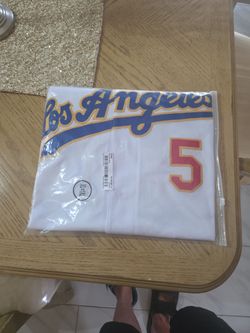 Dodgers brand new xl and large freeman jersey with stich name and number freeman!!get it today u will love it go DOYERSSSS