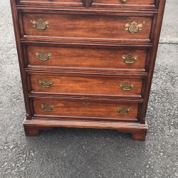 Strong dresser
