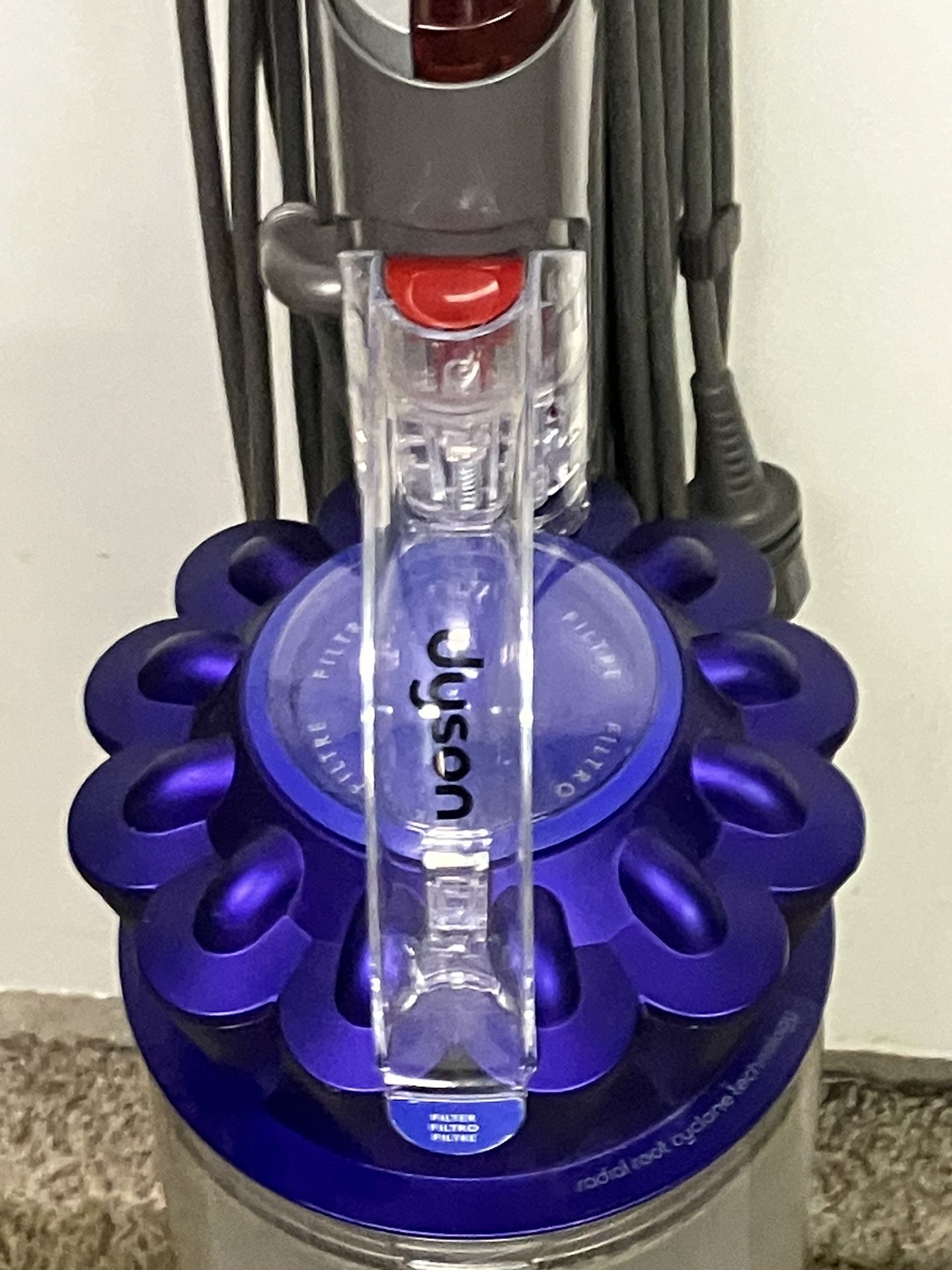 VACUUM DYSON Pet works Great Come With All The Attachments 