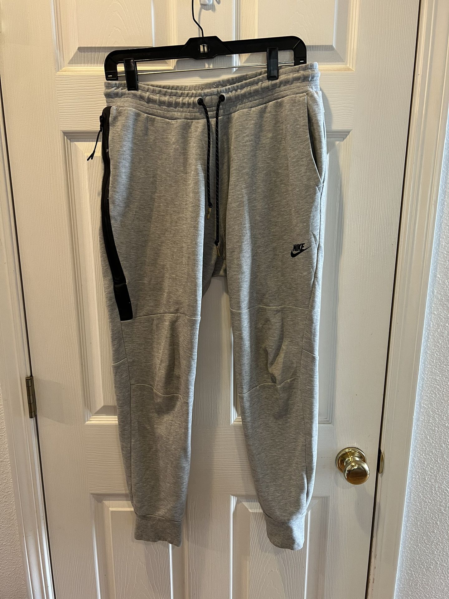 Nike Tech Fleece Jogger Pants Sweatpants Tapered Leg Gray Men’s Size medium
