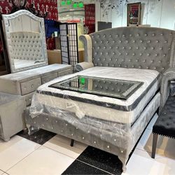 New🌐Delivery and Finance Available 🌐Alzire 4 Piece Queen Velvet Bedroom Set(( Queen Bed / Dresser / Mirror / Nightstand ))