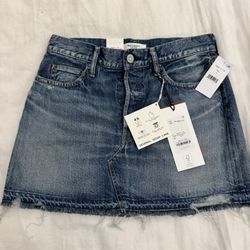 MOUSSY VINTAGE Lincoya Distressed Denim Mini https://offerup.com/redirect/?o=U2tpcnQubmV3 with tags.size 27