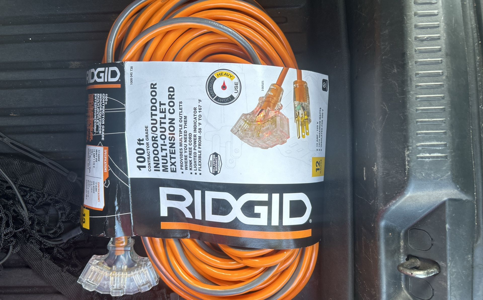 Ridgid 100 Ft 12 Gauge Indoor/outdoor Lighted Multi Outlet Extension Cord