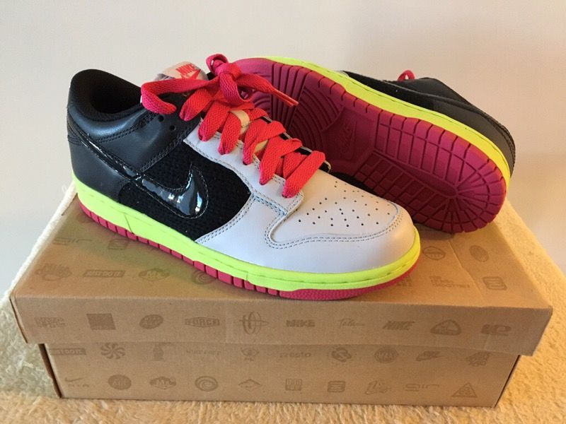 Women low dunks size 7.5