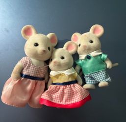 Calico critters mouse family