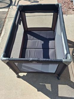 Baby play pen Functional condition