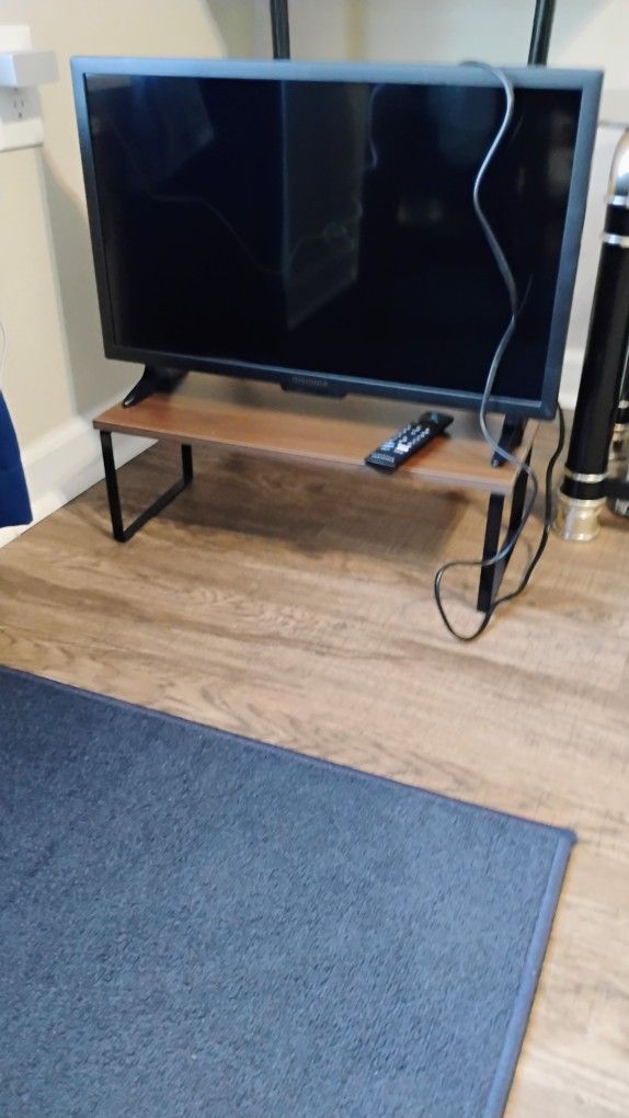22 In Fire Stick Smart TV With Stand With Remote