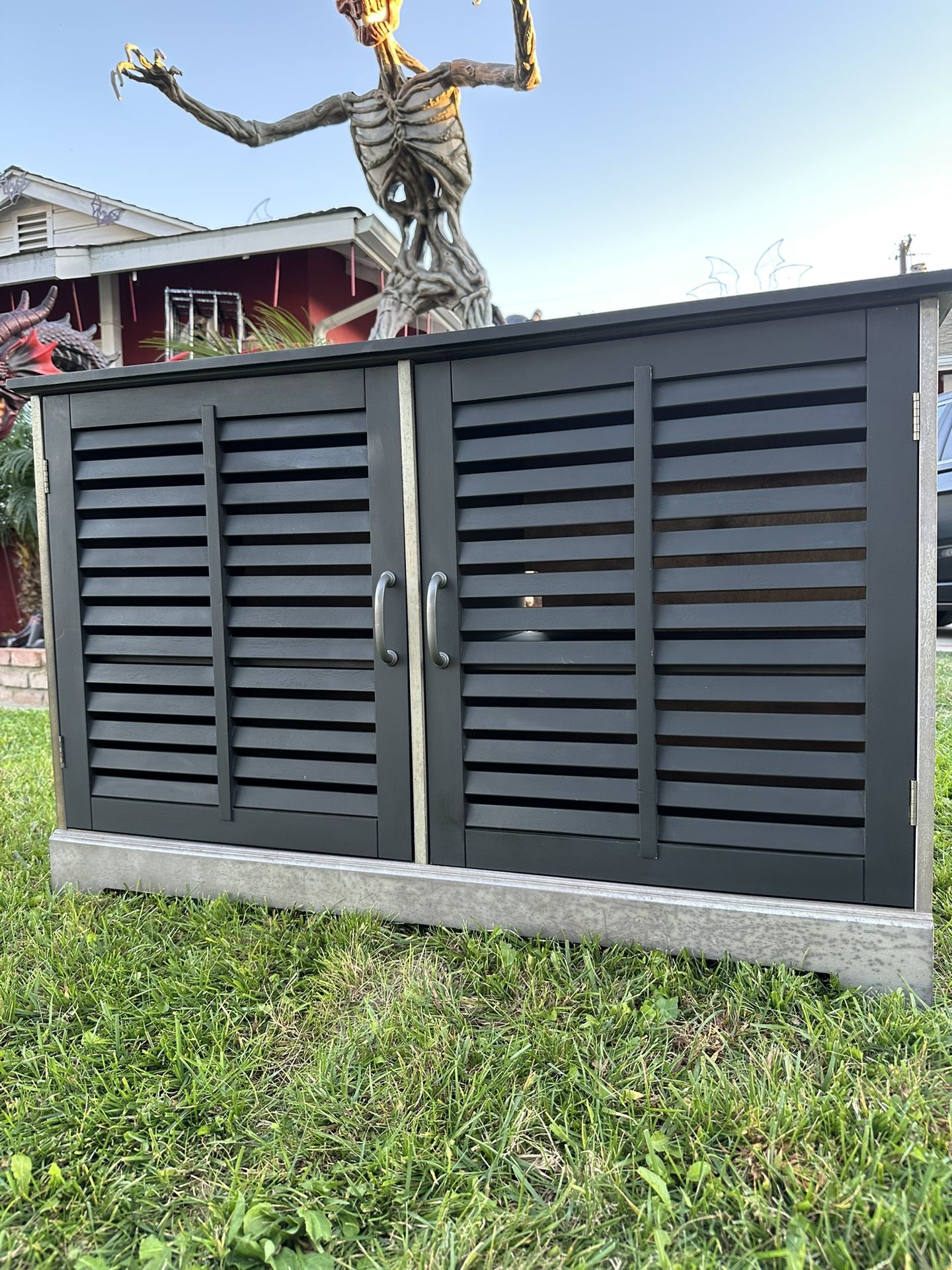 Beautiful UNIQUE Two-Tone TV Stand Media / Storage Cabinet With Adjustable Height Shelves And Magnetic Doors - VERY CLEAN