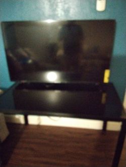 TV INSIGNIA  TABLE