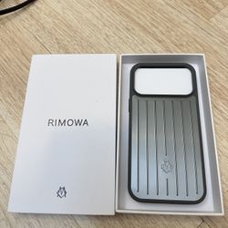 Rimowa 17 pro max case