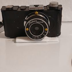 2 VINTAGE CAMERAS