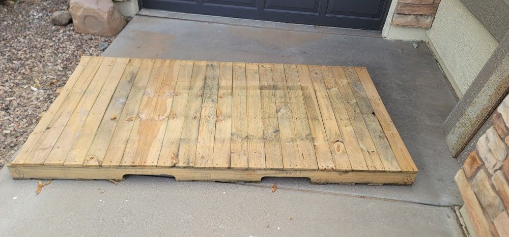 Pallets FOR SALE $10 EACH 3 Available 43.5 ×85 Solid Big Boy Pallets