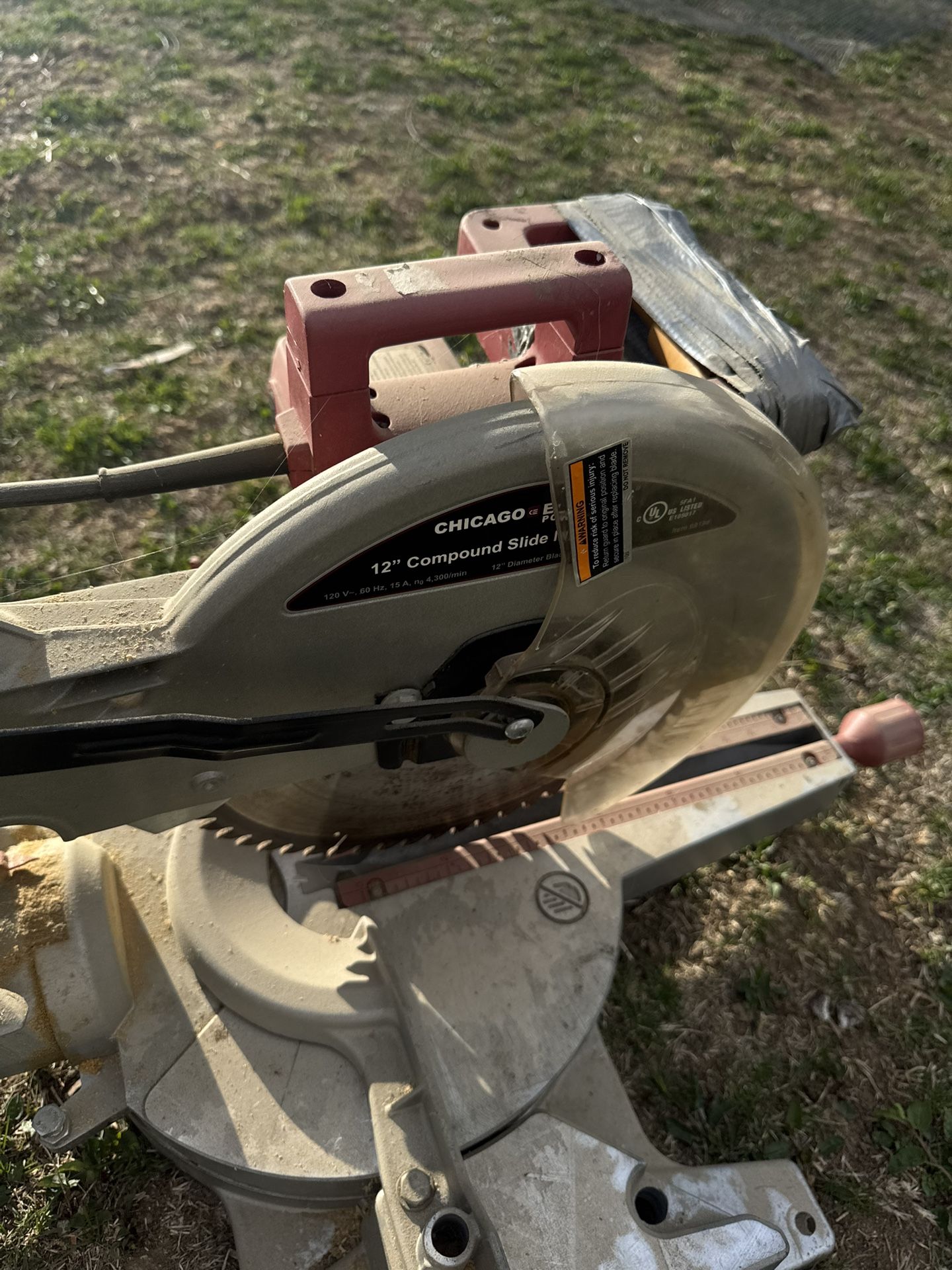 Chicago Electric Saw 12 V