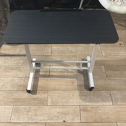 Kids adjustable desk
