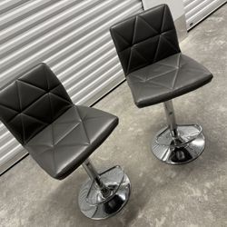 2 Bar stools