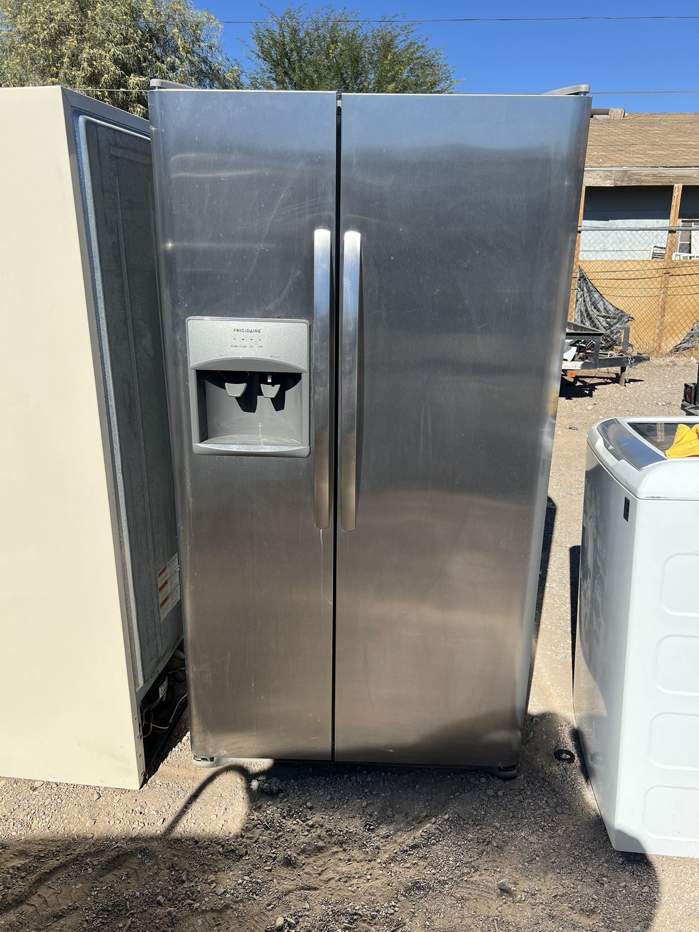 FRIGIDAIRE REFRIGERATOR