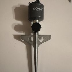 H2O-Six® Gear-Drive Sprinkler on Metal T Spike