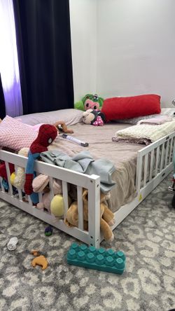 Floor bed queen