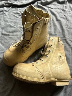 U.S military Mickey Mouse boots extreme cold temp boots size 9R