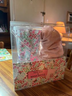 Tote bag and water bottle