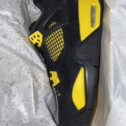 Air Jordan 4 Retro *Thunder* (GS)