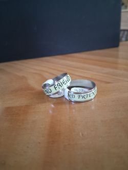 2 pack of glow in the dark freind ring