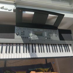 Keyboard Yamaha 61 Keys