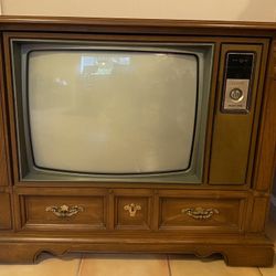 Vintage TV 1983 Zenith Console
